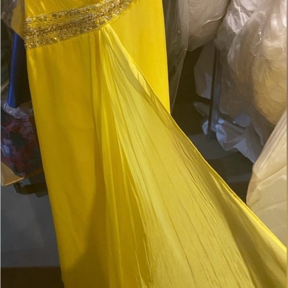 Flowy yellow Tony Bowls prom gown - Picture 6 of 16
